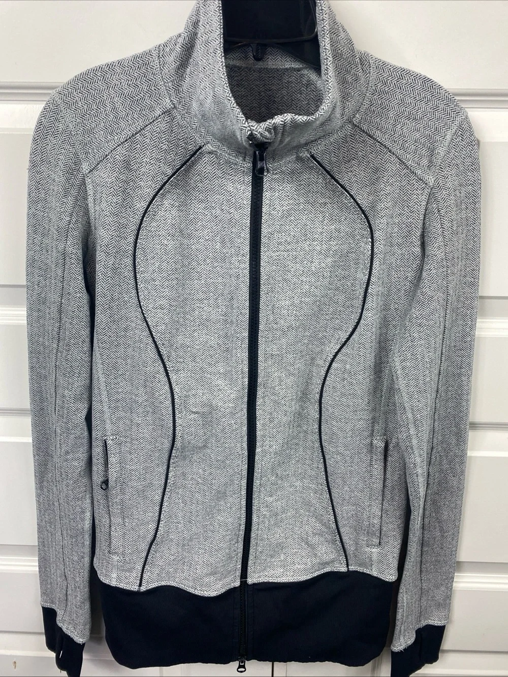 Lululemon Herringbone Grey Full Zip Athletic Asana Jacket 8 Thumbholes Casual